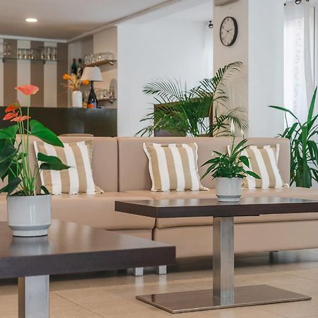 Hotel Carmen Riccione Luaran gambar